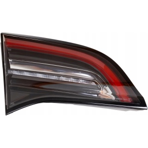 Baklampa bak vänster inner (i baklucka) Tesla Model 3/Y Lift 150208800B Ny
