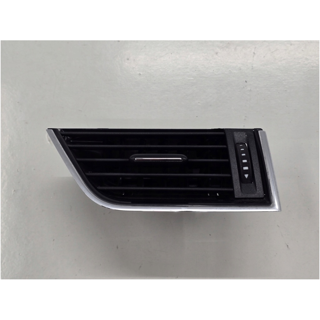 Skoda Octavia III 16R ventilationsgaller höger 5E0819702C
