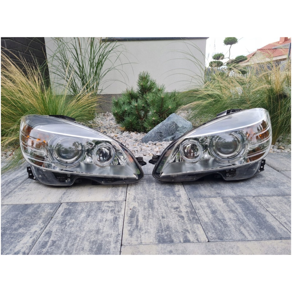 Strålkastare fram Bi-Xenon Dynamic LED svängbar Mercedes-Benz C-Klass W204 2007-2011 A2048203059 A2048208961