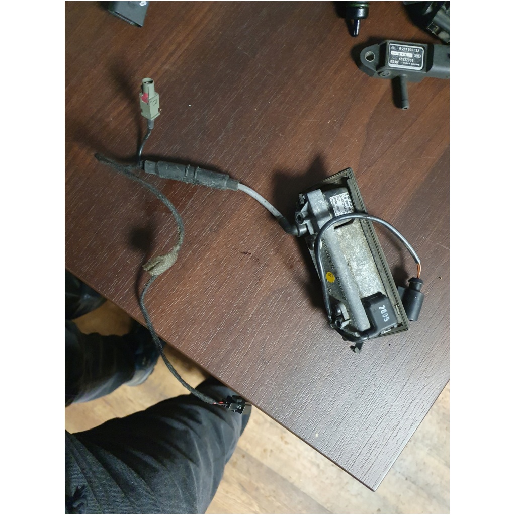 VW Touareg I 2004 bakre backkamera med handtag/klämma 7L6827566A 7L6980551