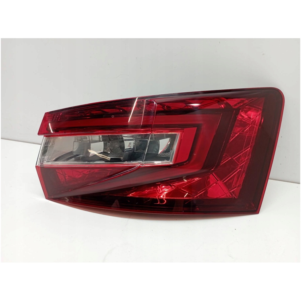 Baklampa höger 3V9945208 Skoda Superb III (2015-)