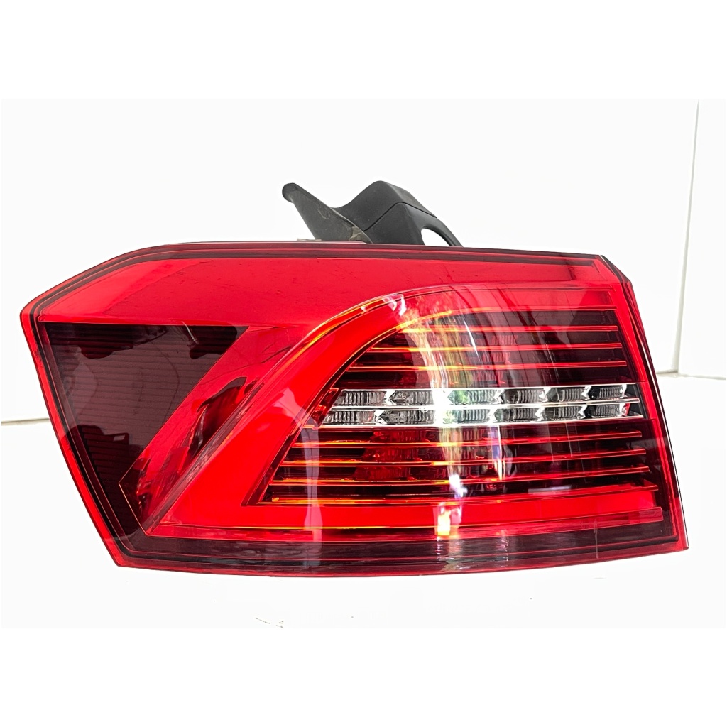 VW Passat B8 Kombi baklampa vänster LED (EU) OEM 5E0880742 3G9945207J