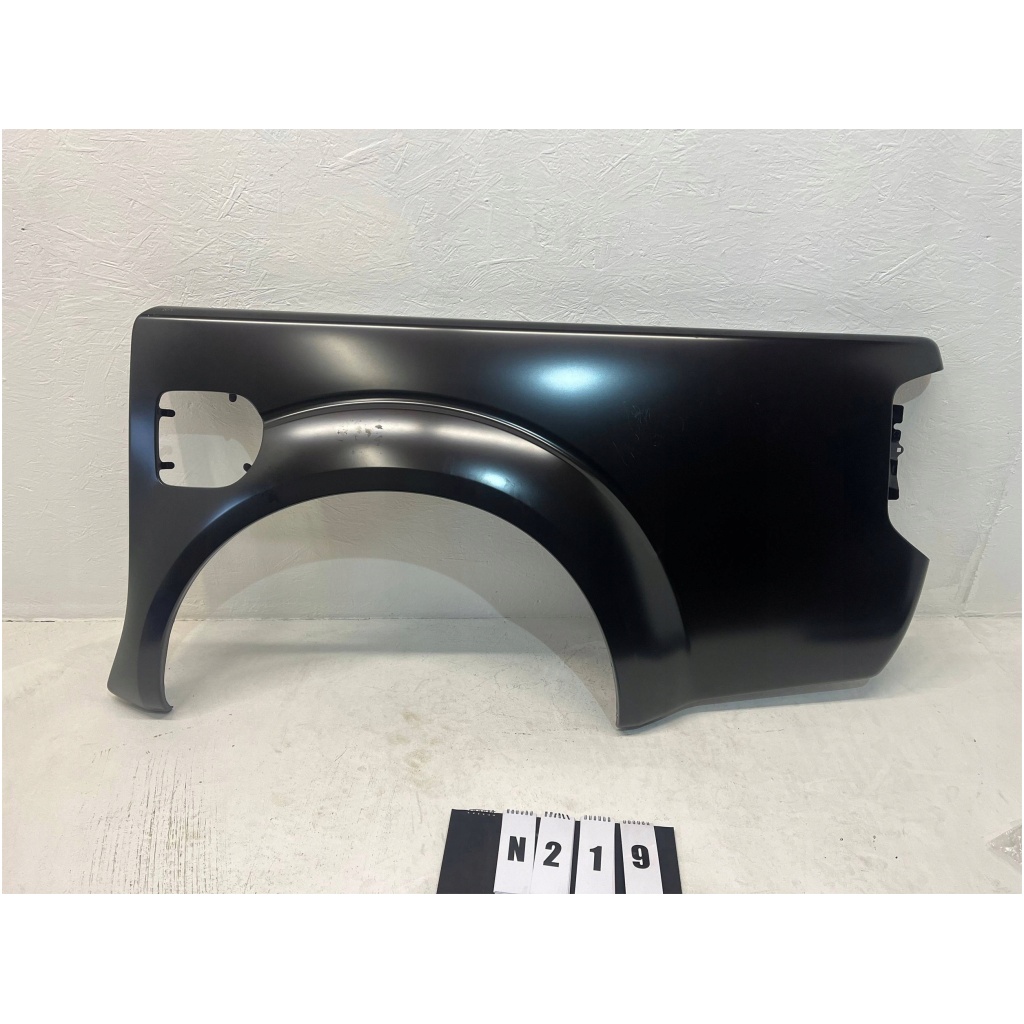 Nissan Navara vänster skärm/karosserisidopanel 2005–2016 93313-EB030