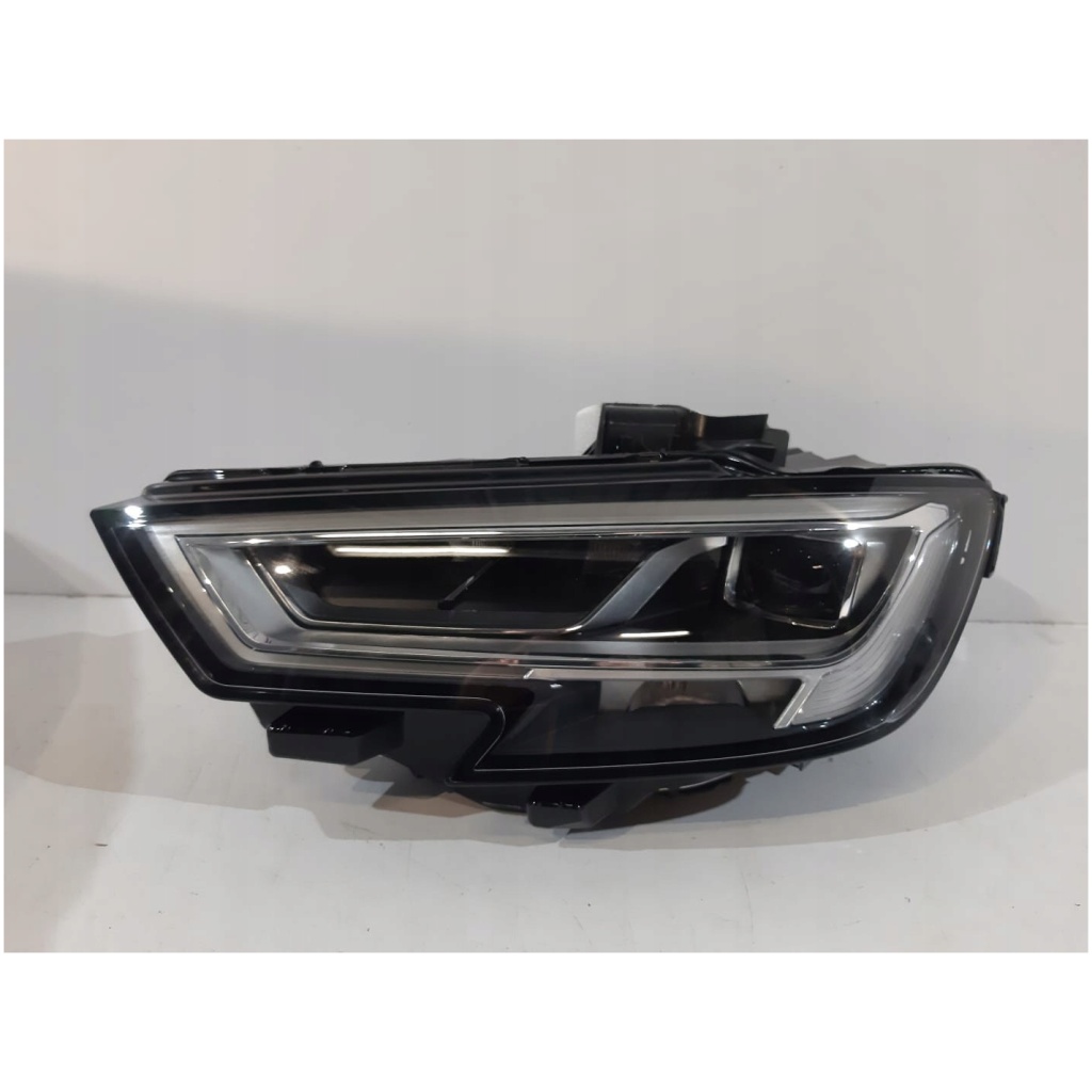 Audi A3 8V LIFT strålkastare Full LED vänster fram OE 8V0941773C (13381)