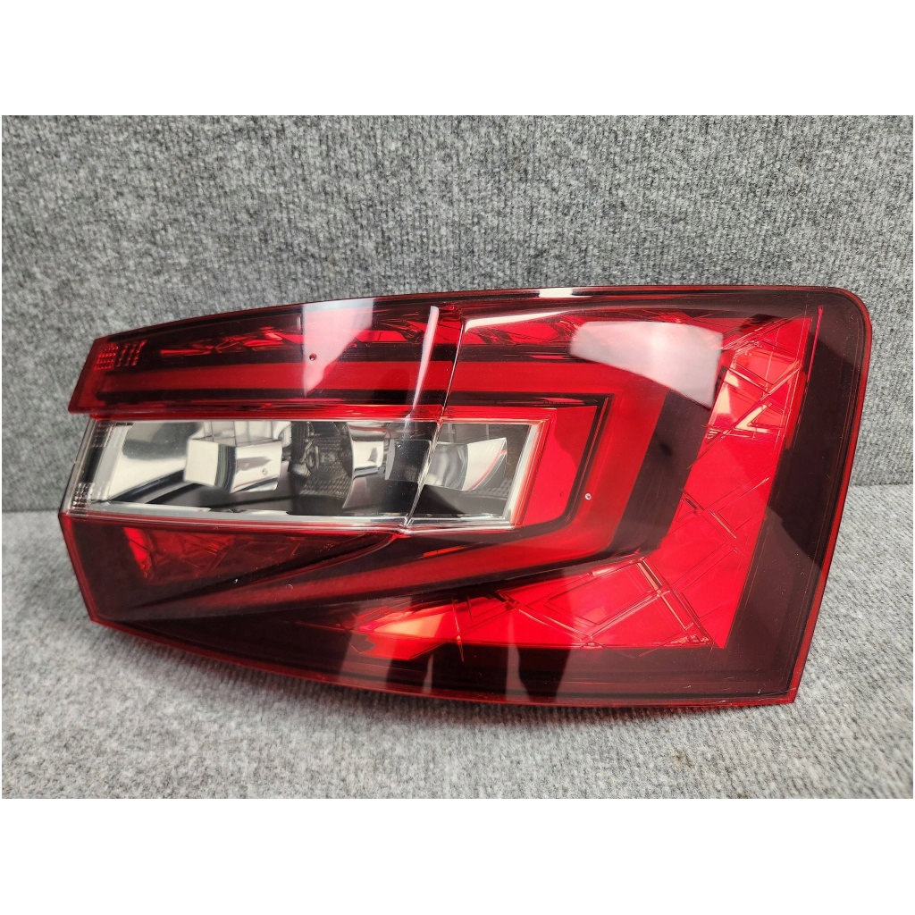 Baklampa höger LED Skoda Superb III (3V9) Kombi 2015-2019 OEM 3V9945208 3V9945208SCZ
