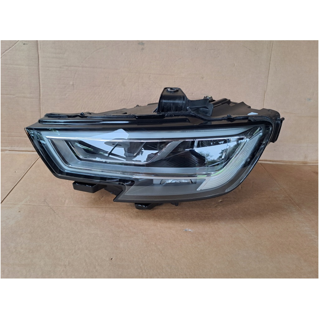 Audi A3 8V Matrix strålkastare fram vänster LED (EU) – begagnad 8V0941783