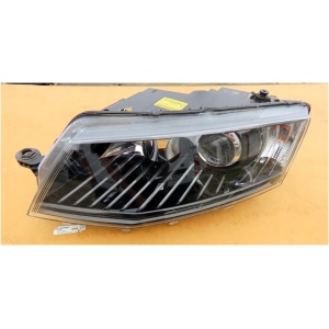 Vänster framlykta Xenon Skoda Octavia III 5E1941017B 322286000 18522427024 main