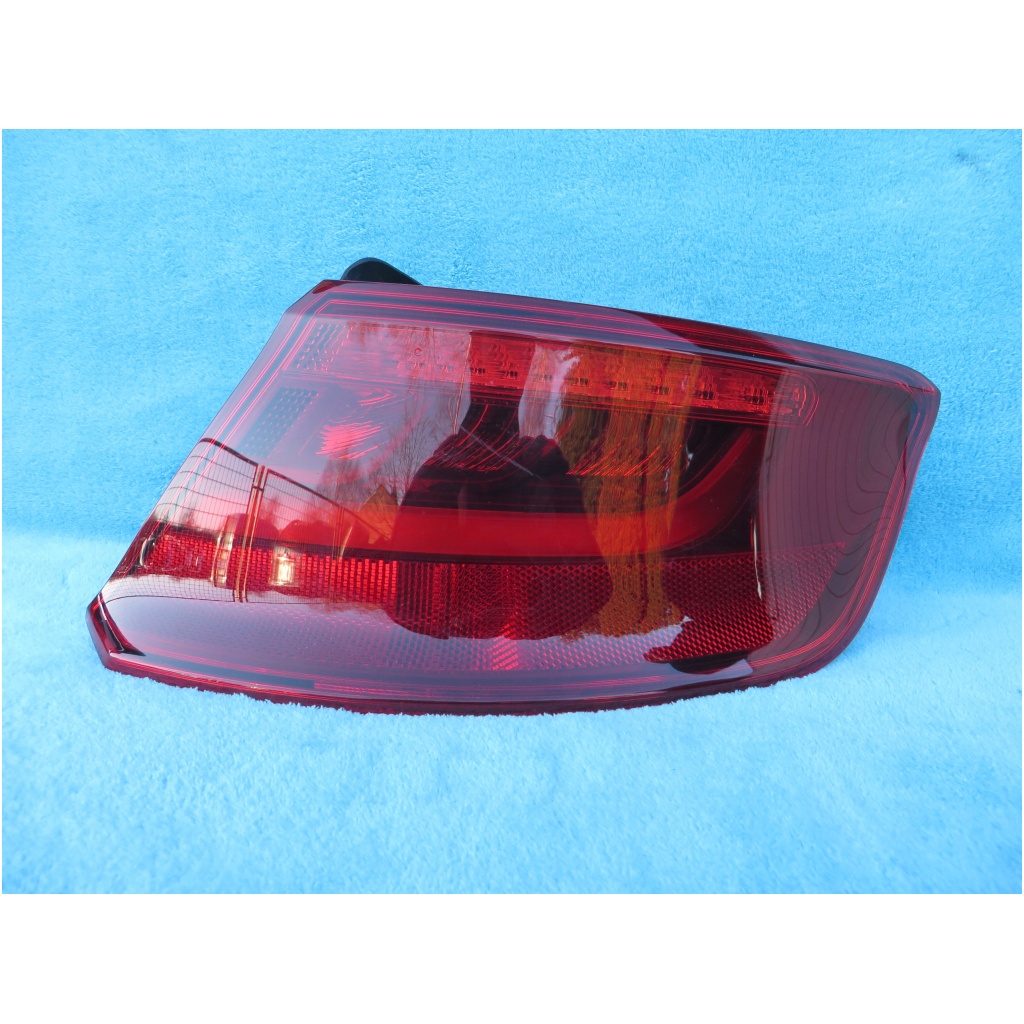 Audi A3 8V4 baklampa höger LED 8V4945096D (begagnad, original)